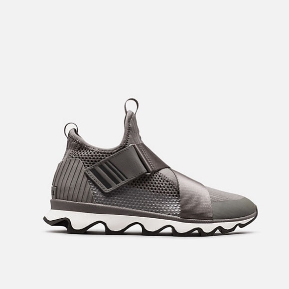 sorel tennis shoes black